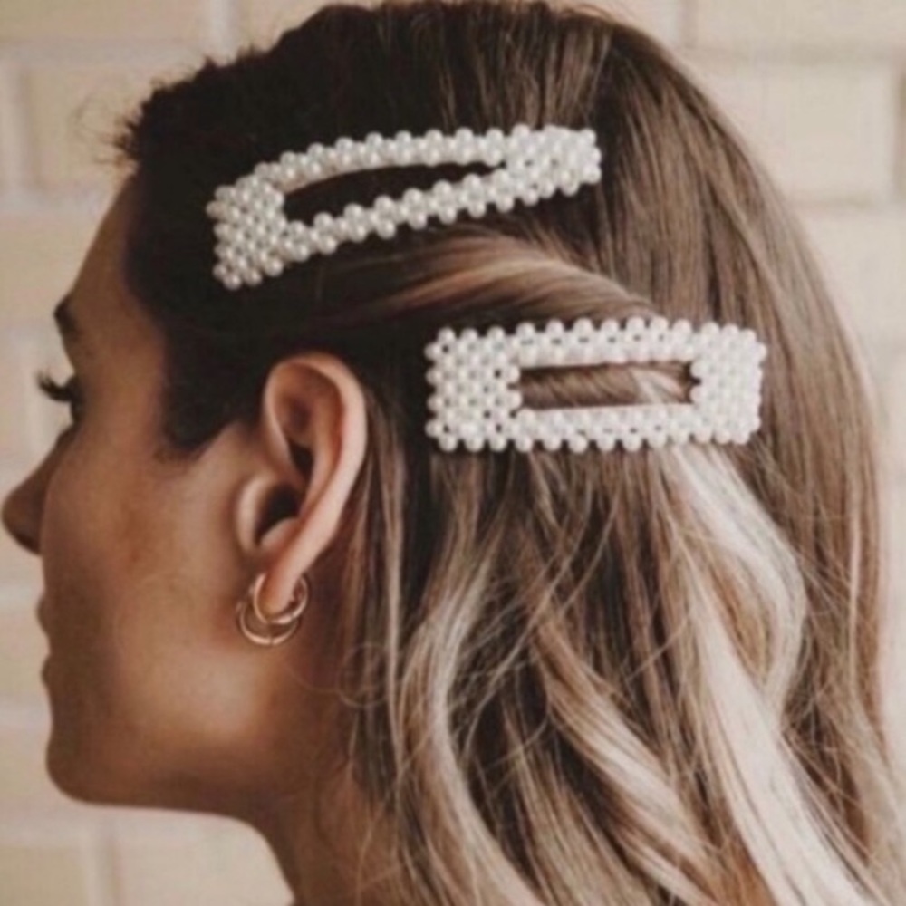 Minimalist Pearl Gold Clips